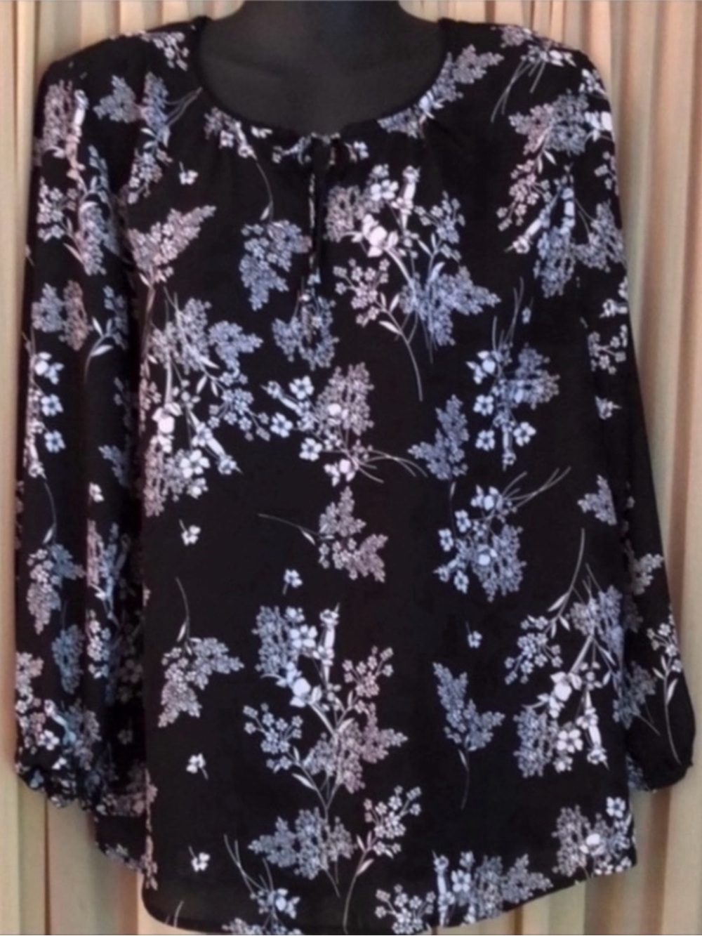 Beautiful Black/White Floral XL Alfani Blouse